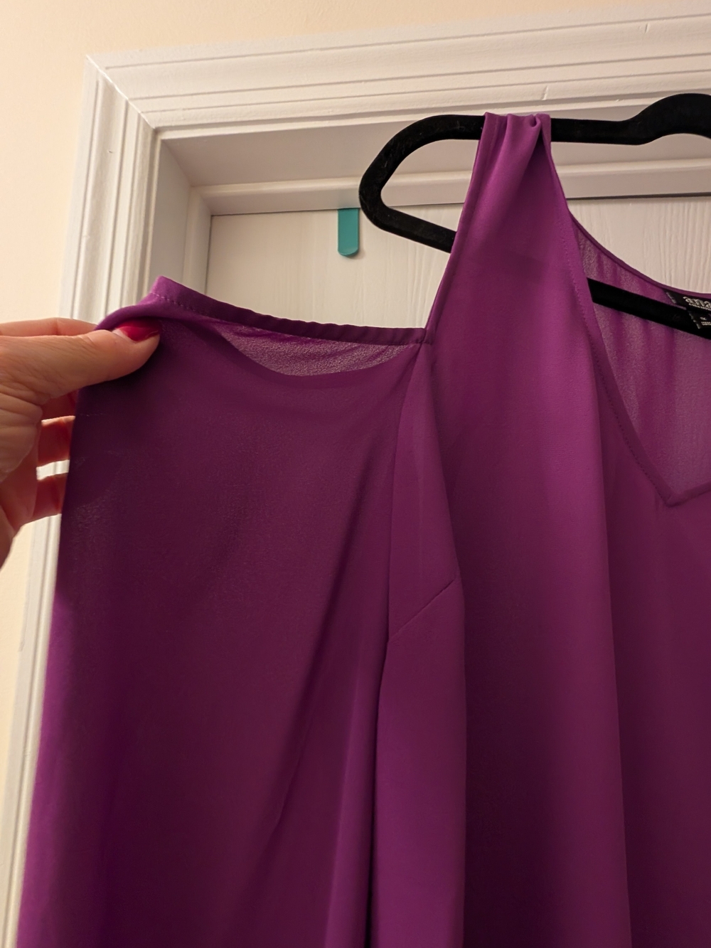 a.n.a Purple Cold Shoulder Women's Top - Picture 3 of 3